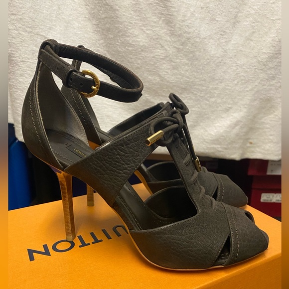 Louis Vuitton Sandal - Picture 1 of 2